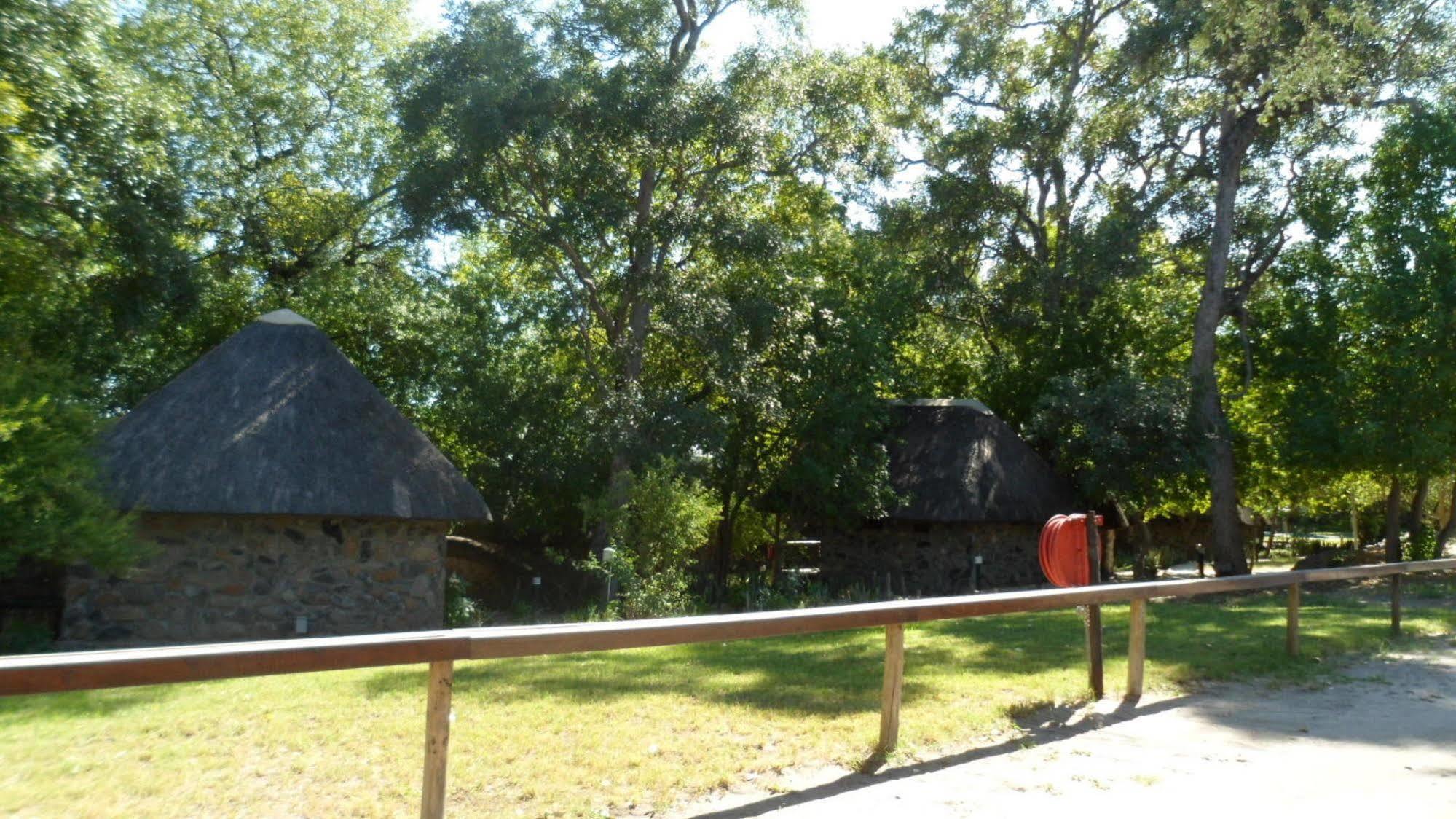 Okavango River Lodge Maun Exteriör bild